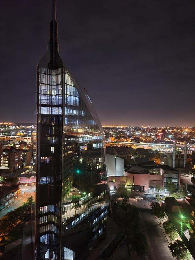 The Franklin Luxury Apartments โจฮันเนสเบิร์ก ภายนอก รูปภาพ